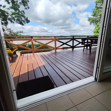 Dom Nad Jeziorem Hébergement de vacances *