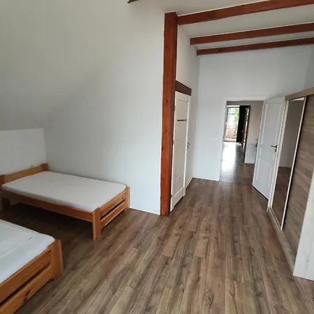 Dom Nad Jeziorem Hébergement de vacances *
